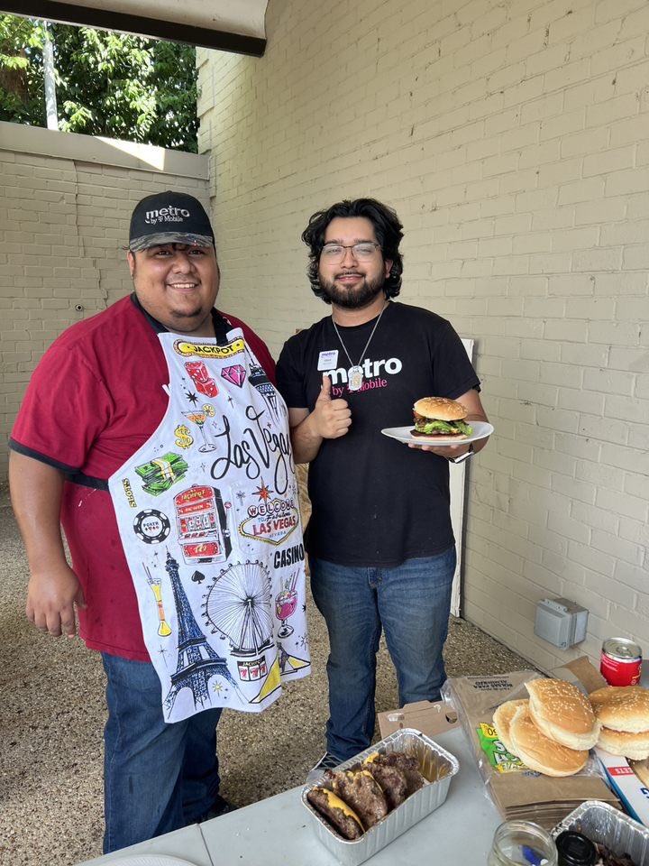 hiraniimran's tweet photo. Employee appreciation day at @MetroPCS Waco! Thank you for all you guys do. @purely_wireless @ershanershan @kntodai @raclift92 https://t.co/LGzHBD1BRL
