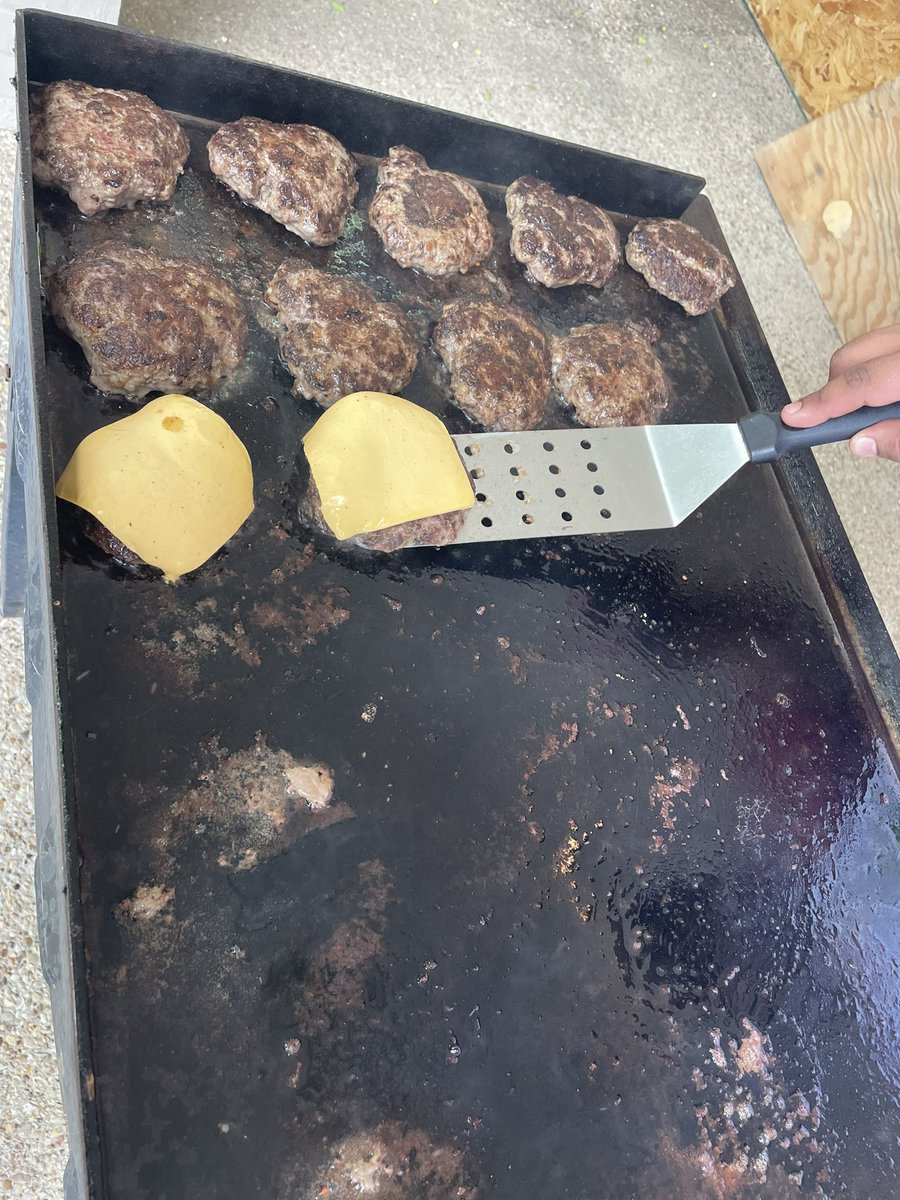 hiraniimran's tweet photo. Employee appreciation day at @MetroPCS Waco! Thank you for all you guys do. @purely_wireless @ershanershan @kntodai @raclift92 https://t.co/LGzHBD1BRL