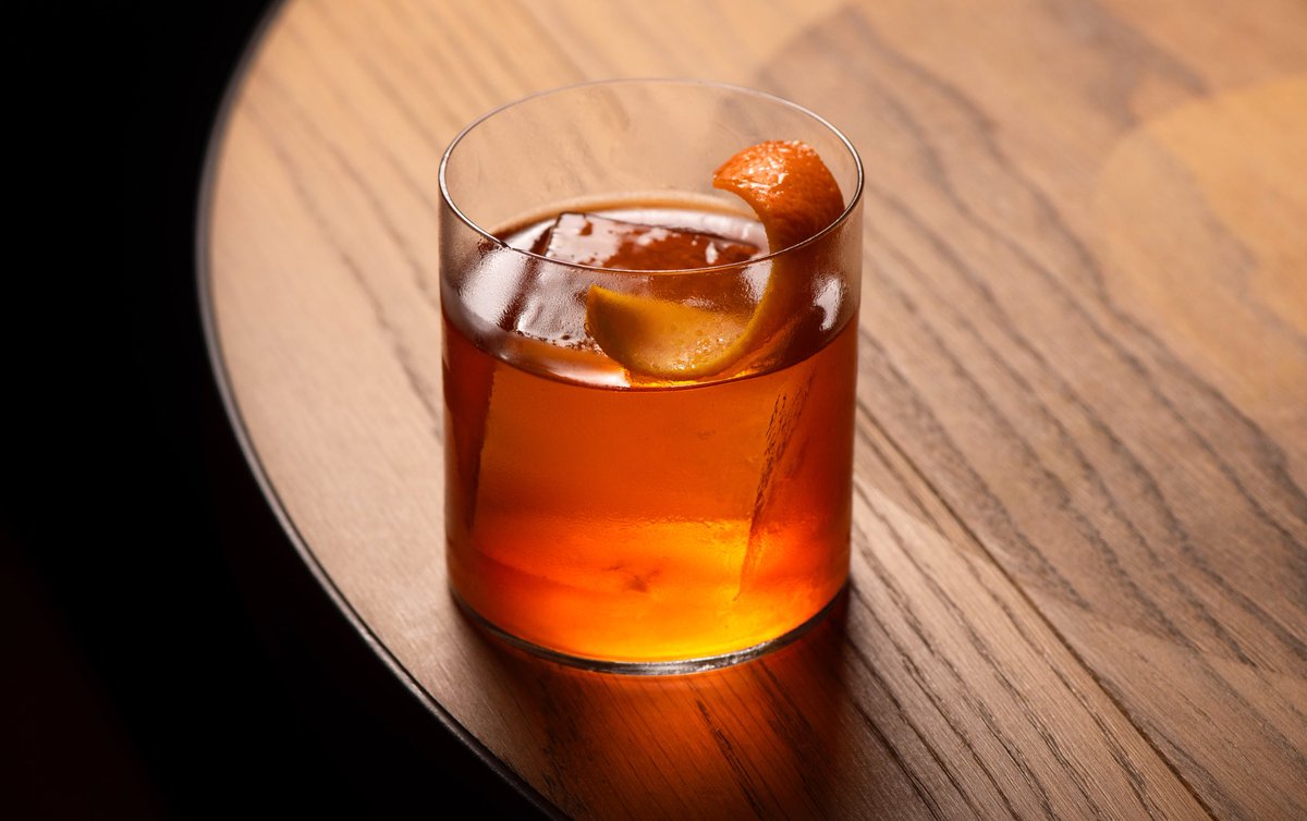 Perfect Friday to pop in for an after work cocktail in our lounge. The Wimala is made with mezcal, Thai Tea, chocolate and spiced angostura bitters.