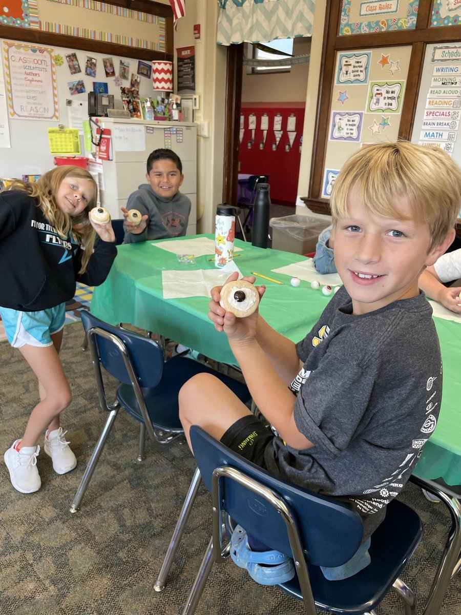 LydiaMiddletonE's tweet photo. 4th grade “Monster” Celebration!#MadisonLEAD #Buildthemup https://t.co/sk2F7ooTvy