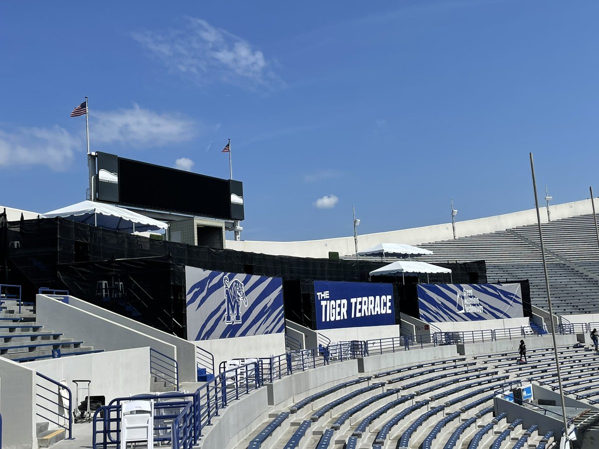 MemphisAthFund's tweet photo. Shoutout to partners @SunbeltRentals, @LSIMemphis, and Billy Hicks w/ Hicks Convention Services for getting our premium areas built and gameday ready in just 5 days! Amazing teamwork! 

#GoTigersGo https://t.co/PWbYfLWaLK