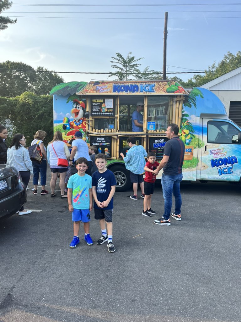 BridgetSteg's tweet photo. Thanks to FPBS PTA for organizing an awesome Back to School Bash! #fpbsdshines @FPBSchools https://t.co/W3r0qcEOjZ