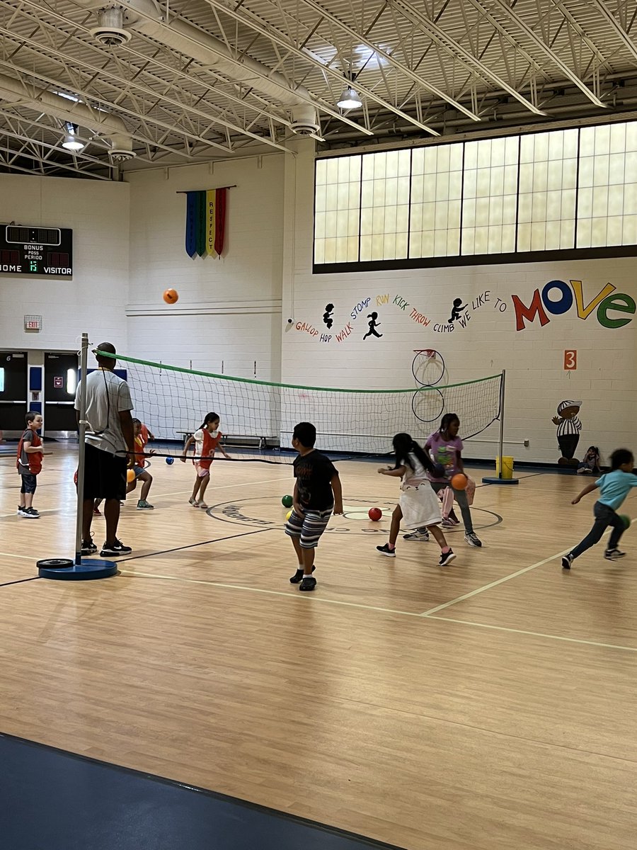 Falling_CreekES's tweet photo. Our final week was full of smiles and engaging activities 💛🐾🖤#BalancedCalendar #oneccps https://t.co/RI8GJvNVVE