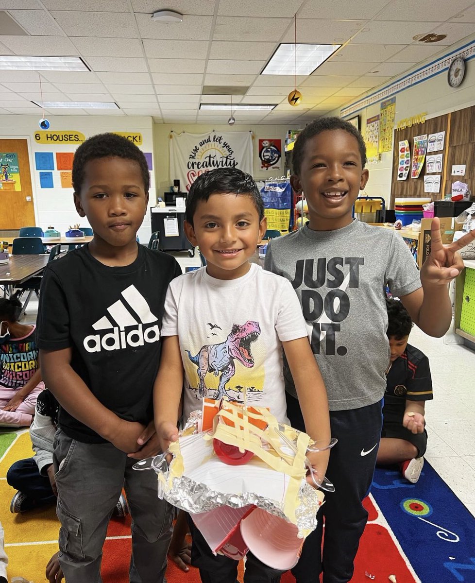 Falling_CreekES's tweet photo. Our final week was full of smiles and engaging activities 💛🐾🖤#BalancedCalendar #oneccps https://t.co/RI8GJvNVVE