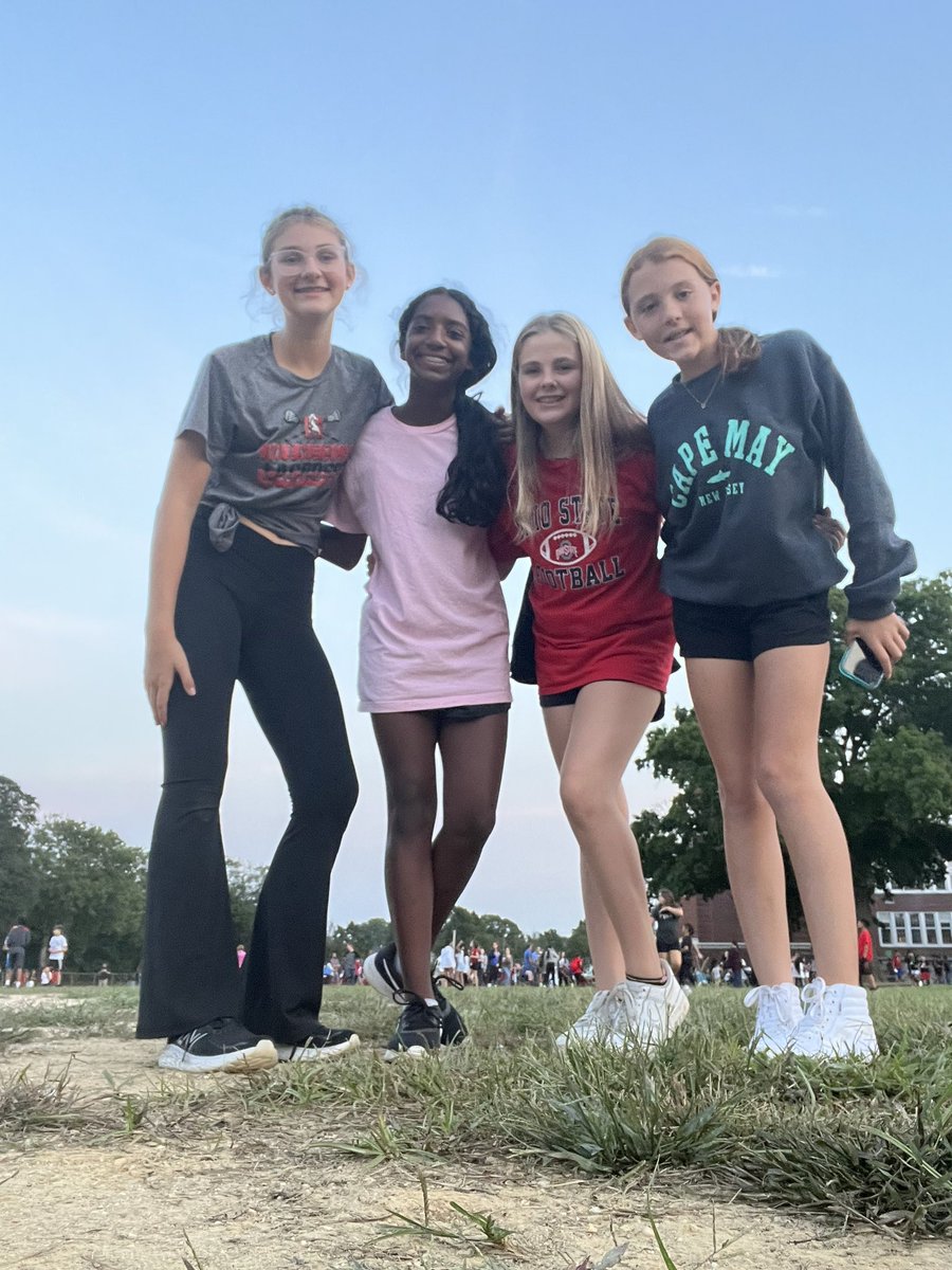 MMS get in formation! <a href="/MineolaMS/">Mineola Middle School</a> friends &amp; family loving the BBQ 😆😊😁☺️ #MineolaProud