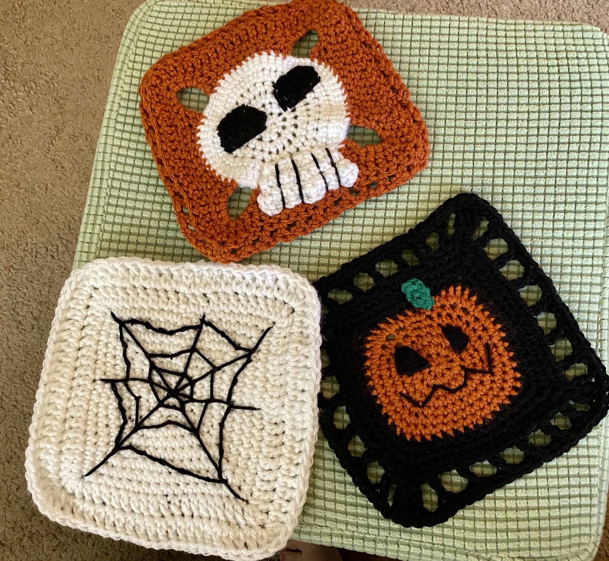 If I don’t get this done before spooky season, I’m gonna cry. #crochet