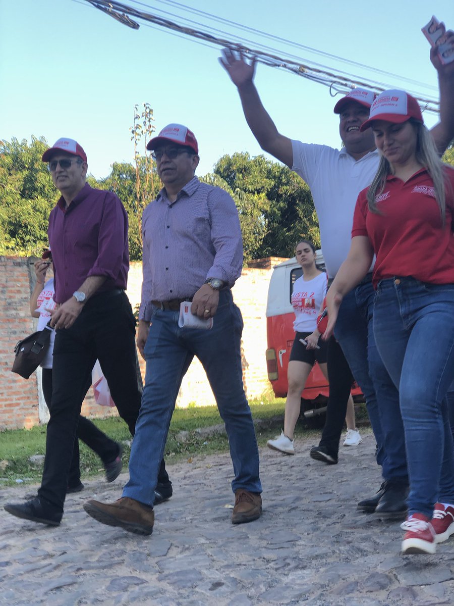 tadeorojasm's tweet photo. En #RoqueAlonso, exitosa jornada visitando a la gente, apoyo total a @honorcolorado_ 
Con..
@SantiPenap @pedroalliana y @Horacio_Cartes 

#EnCentralVamosAEstarMejor 

#PeñaAlliana2023
#HoracioCartesPteANR
#TadeoGobernadorDeCentral https://t.co/OJXHZzd8oG