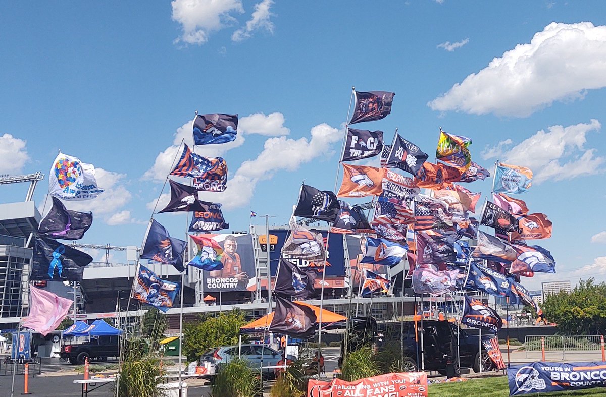 Hoodlum71's tweet photo. So excited for Sunday. #tailgatingwithyou2022 gonna fly #100flags #broncogang #1flag1luv @themadfanatic gonna stop by I think! Special day #HOUvsDEN #LetsRide https://t.co/V6Fw5dLhHh