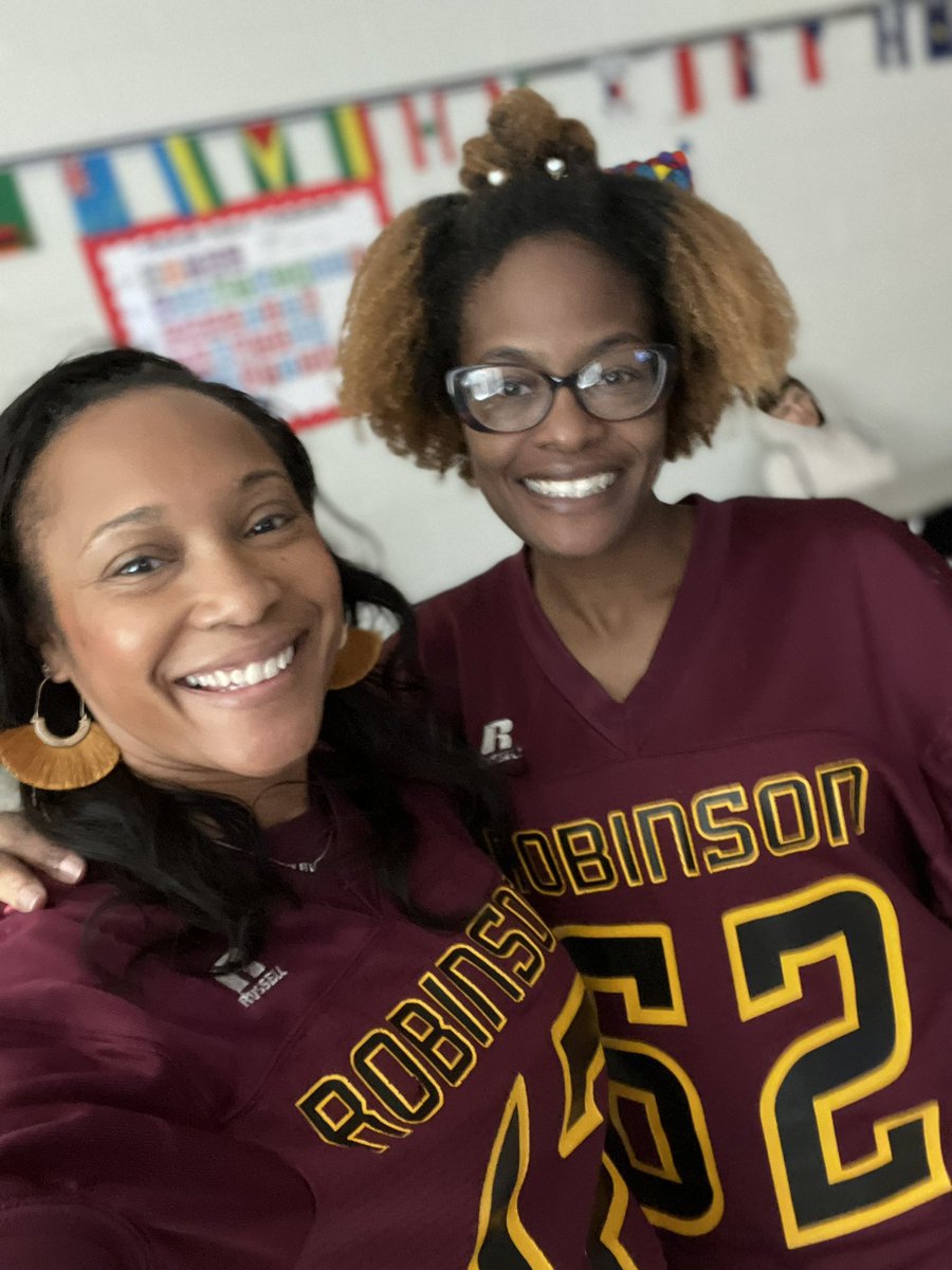 studentofedu's tweet photo. Game Day 🐾 #jayrob https://t.co/cNLPP0ABpE