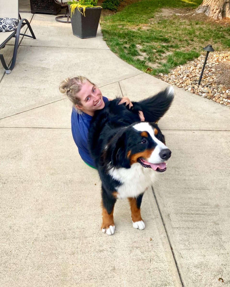 NDvolleyball's tweet image. A huge thank you to the Ross family for hosting us for dinner tonight and helping not only celebrate today’s win, but @averyross53’s birthday too! 

#GoIrish☘️