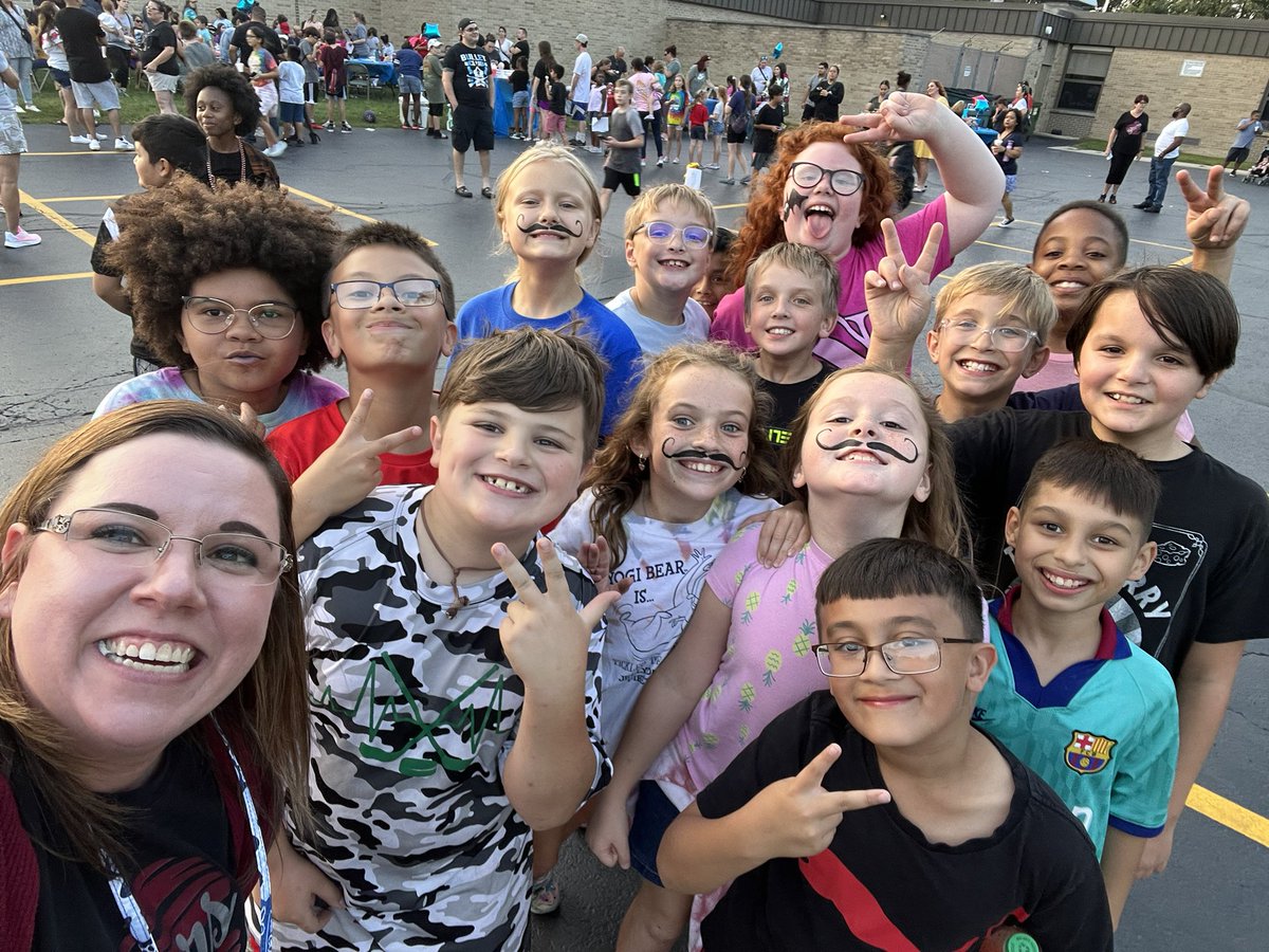 Reunited with past students! We had so much fun playing four square! I miss them! #d123 #d123han