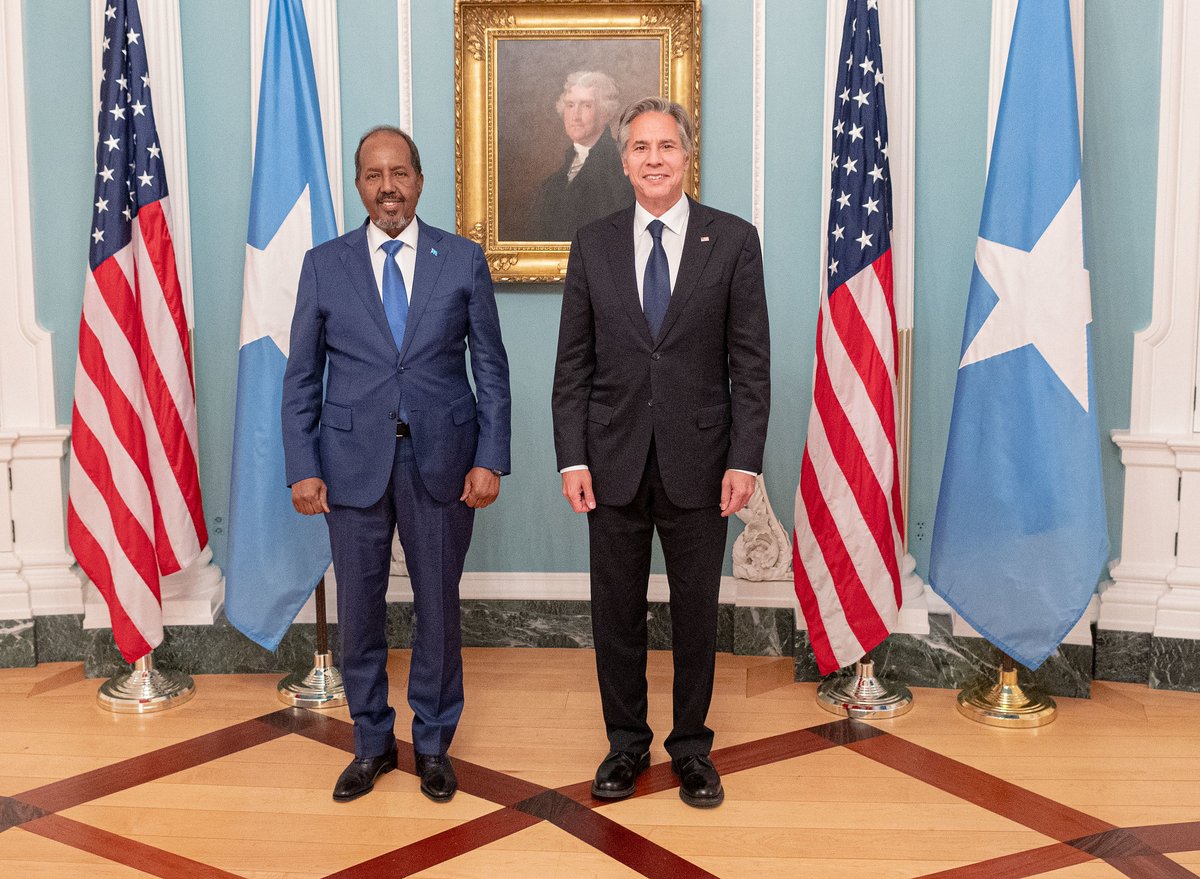 SecBlinken's tweet photo. Great to see @HassanSMohamud with @UnderSecStateP in Washington to discuss shared stabilization, good governance, and humanitarian goals. The United States is committed to helping the people of Somalia counter terrorism, prevent famine, advance democracy, and save lives. https://t.co/a1ymC36pQ5