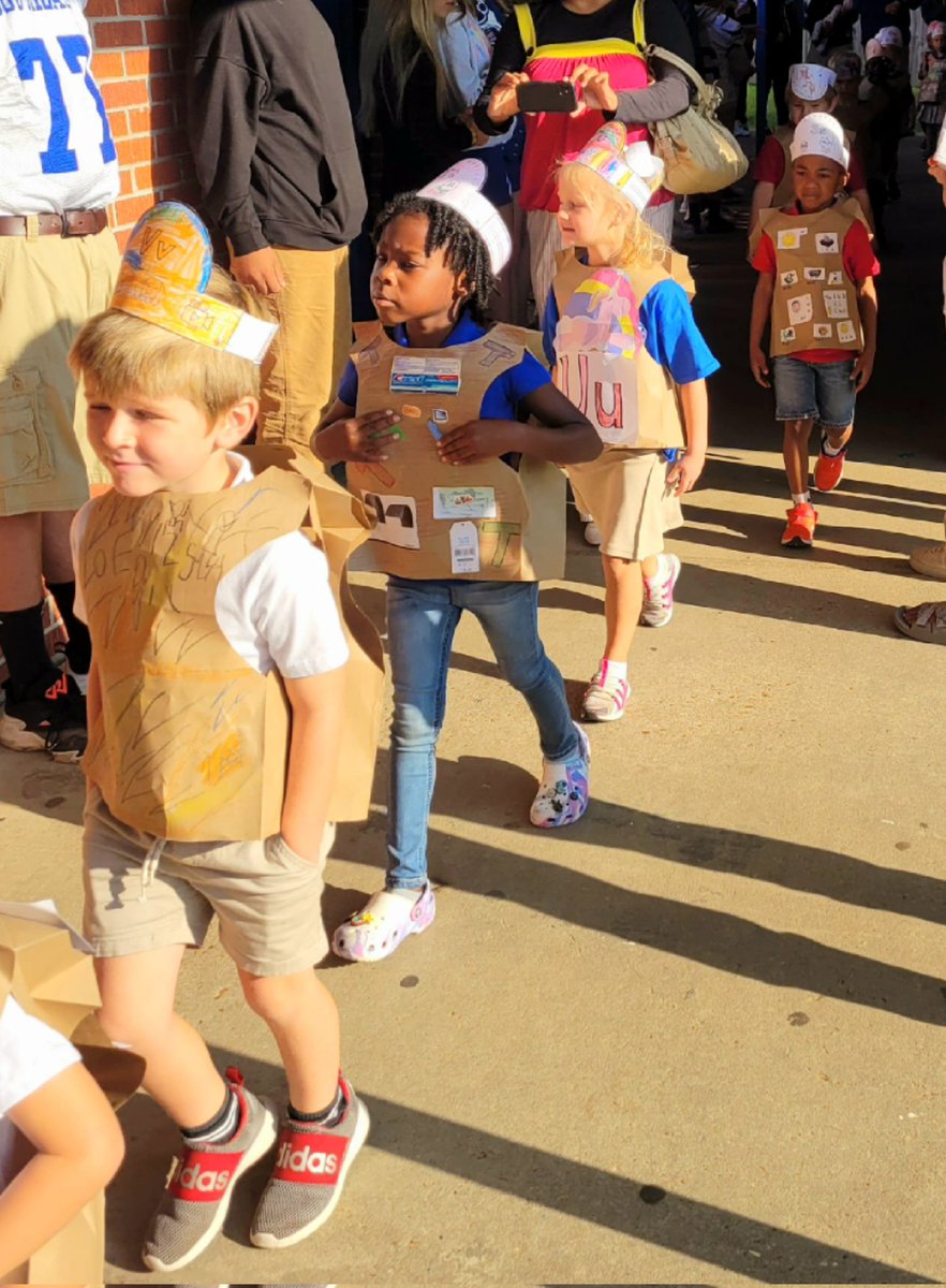see_tigers's tweet photo. Lots of big cheers and high fives for this crew! Way to go Kindergarten!!! #ABCBootcamp https://t.co/GN4w9kzpcy