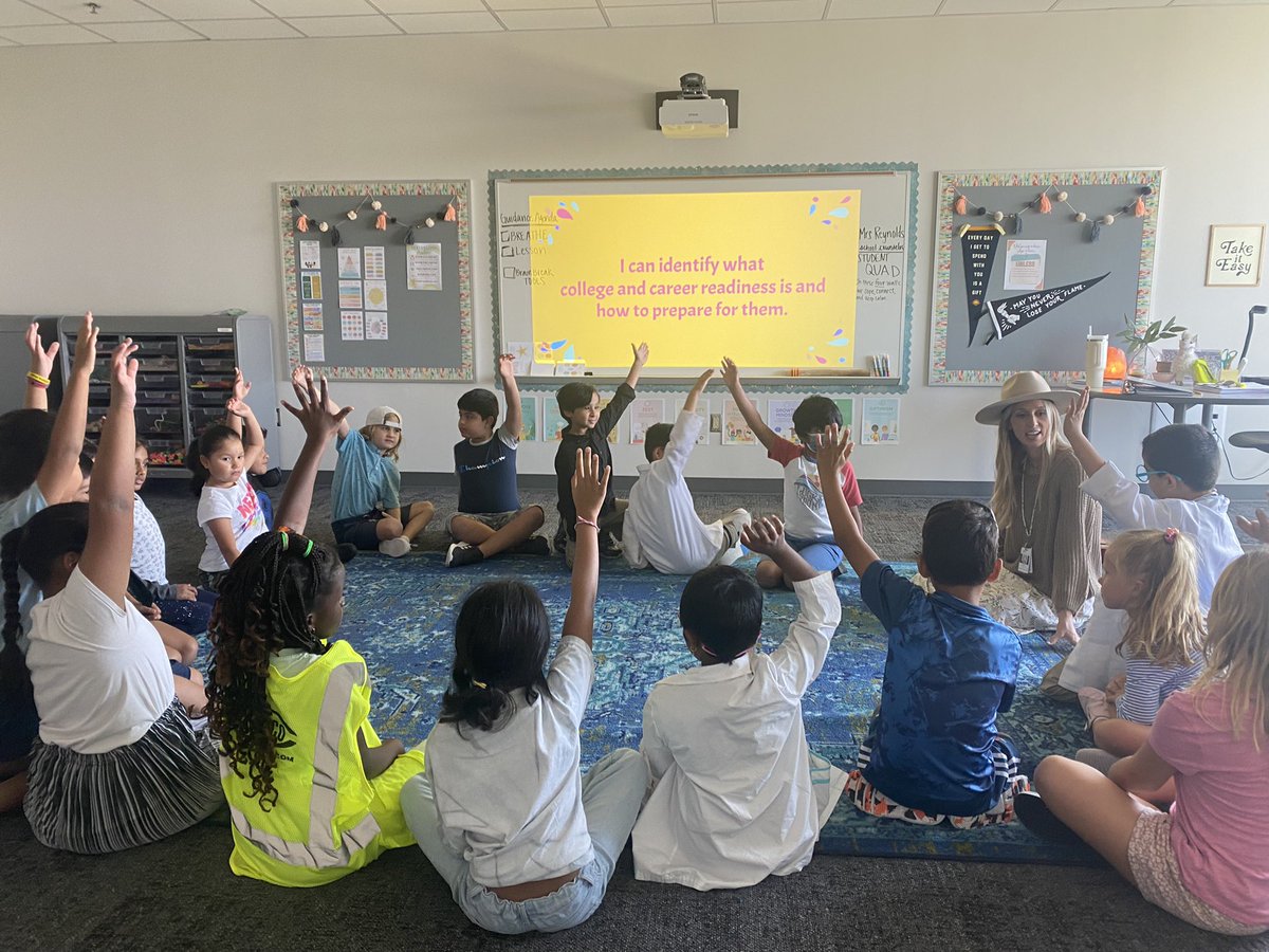 MrsH_Learning's tweet photo. This week, I got to witness the JOY that is guidance time in our student quad with our amazing counselor @Reynolds_MES! We are so lucky to have her! https://t.co/EhqxqdPcJT