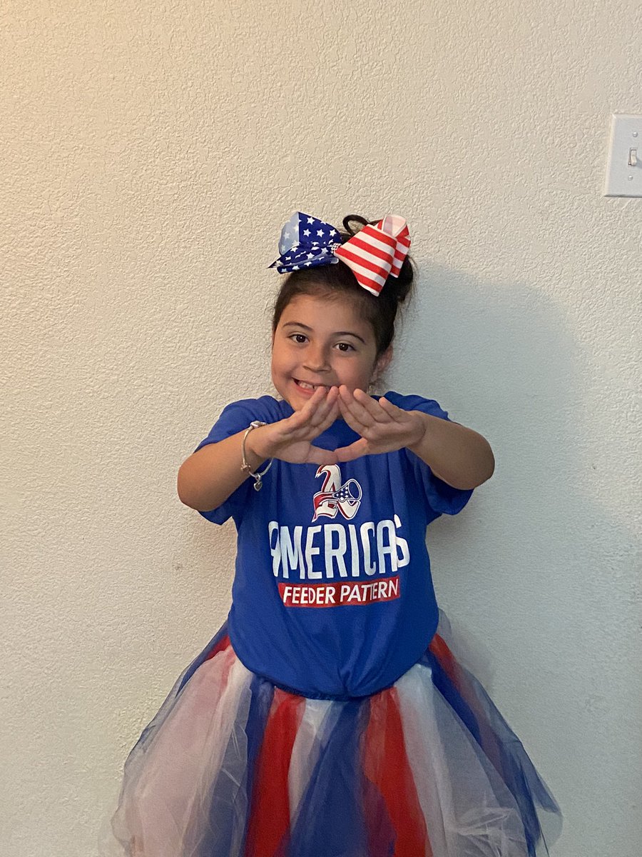 LStephenson_AHS's tweet image. A💙H💙S, We’ve got that Blazer pride! Our little Pirate &amp;amp; I PROUDLY showing our Trailblazing spirit in conclusion of our Hoco week festivities #FutureTrailblazer #ClassOf2002 #NothingisImpossible #BlazersUnited @Americas_HS @MCooper_ES