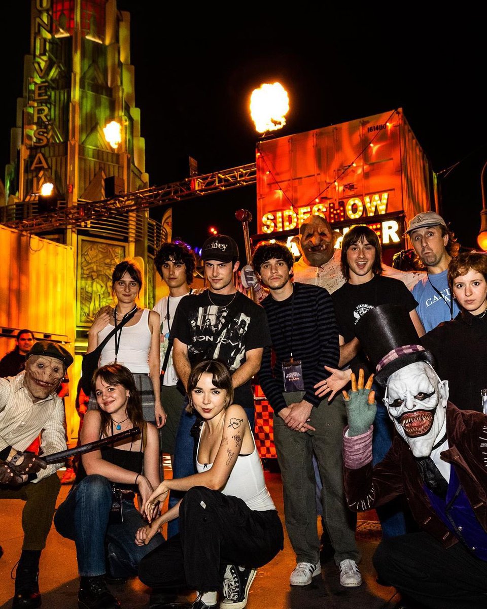 WallowsMex's tweet photo. "Me gustan los largos paseos bajo la lluvia de @horrornights #universalhhn ".
@dylanminnette vía Instagram
#wallows #wallowsmusic #wallowsmexico #wallowslatam #wallowslatinoamerica #wallowsband #wallowsedit #dylanminnette #braedenlemasters #colepreston #wallowssupremacy https://t.co/MTxUqTgbBA