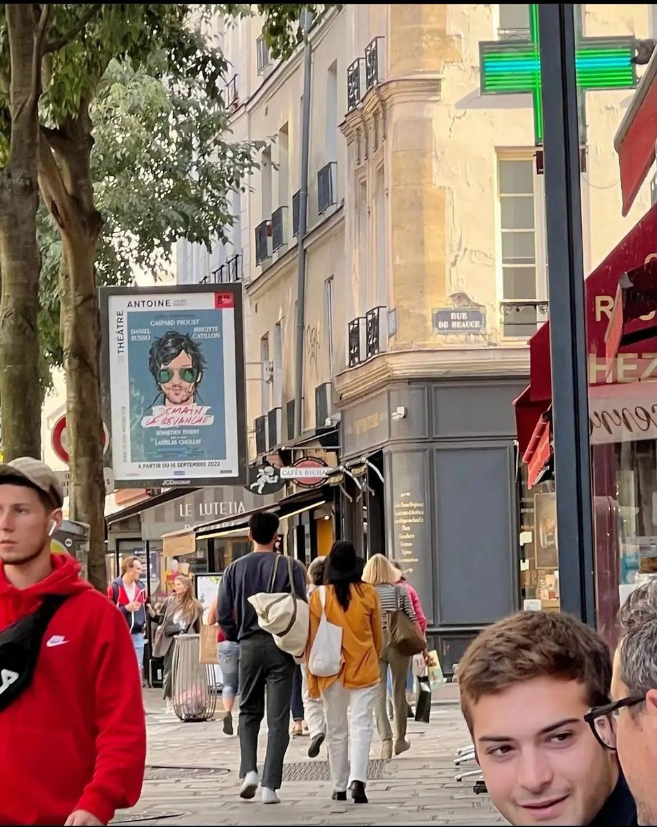 PH_ShinMinAh's tweet photo. [Photo] Shin Min Ah and Kim Woo Bin spotted, having a date in Paris.

Finally some new pics of them! 🥺💛

© IXWW_99

#ShinMinAh #신민아 #KimWooBin #김우빈 https://t.co/zStkjGbDic