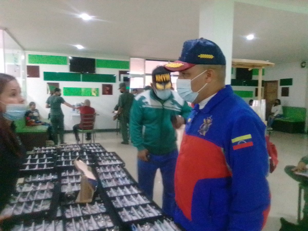 hospimilTiuna's tweet photo. #Enterate|| 🗣️🇻🇪||Gran Jornada de Atención al Soberano con la anuencia del GD @Garciaparramil Dir. del @hospimilTiuna! Atención medica oftalmológica y de vacunación, víveres... 1/3 #PorLaSaludDeLaPatriaJuntosVenceremos @Garciaparramil @DigesaludFANB @ServiciosMPPDVe #HMVS https://t.co/xu1MjtGKYa