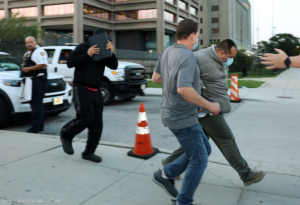 Chicago police Sgt. Christopher Liakopoulos, 43, left, and Officer Ruben Reynoso, 42, right, bond out of Cook County Jail after being charged with aggravated battery and official misconduct for the on-duty shooting a man in Pilsen in July.

story: chicagotribune.com/news/breaking/…