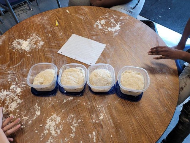 Baking Fun in Mr. Warren’s science class as Ss learned about microbes and yeast. Ss made their own bread! Talk about real world application in science through baking! #StudentEmpowerment