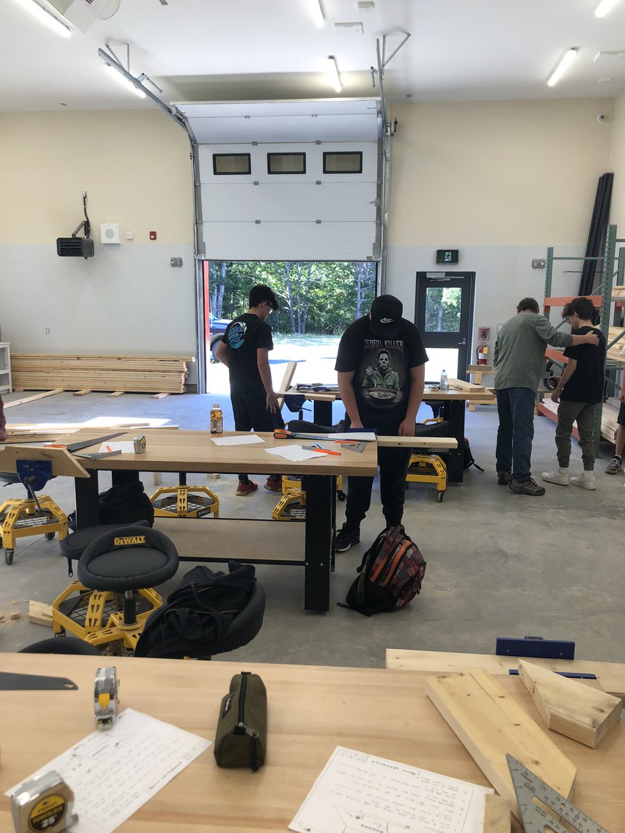 ssrsblrhs's tweet photo. Lots of fun in the #SkillsTrade lab today at LRHS https://t.co/gvDf4pXgF4
