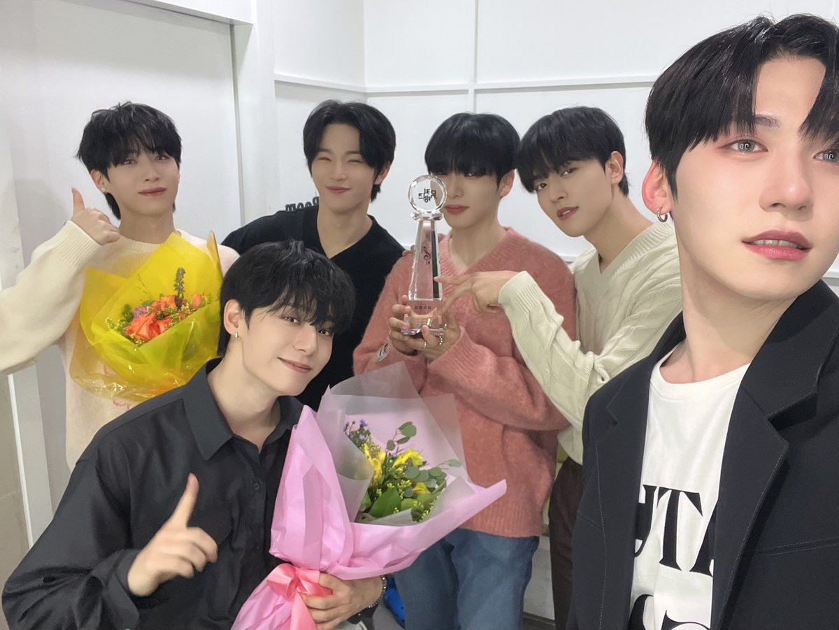 atiny_mi's tweet photo. おはよう😄
昨日は仕事で遅くてリアタイもできずでしたがONEUS3冠本当におめでとう😭
5thwinカジャー💪
#원어스_공중파_첫1위_축하해
#1347일의_기적_3관왕_축하해
#투문
#ONEUS
#Oneus3rdWin
#ONEUS4thWin
#ONEUS好きな人と繋がりたい
#大人TOMOON
#ファヌン https://t.co/BAdOZL54vU