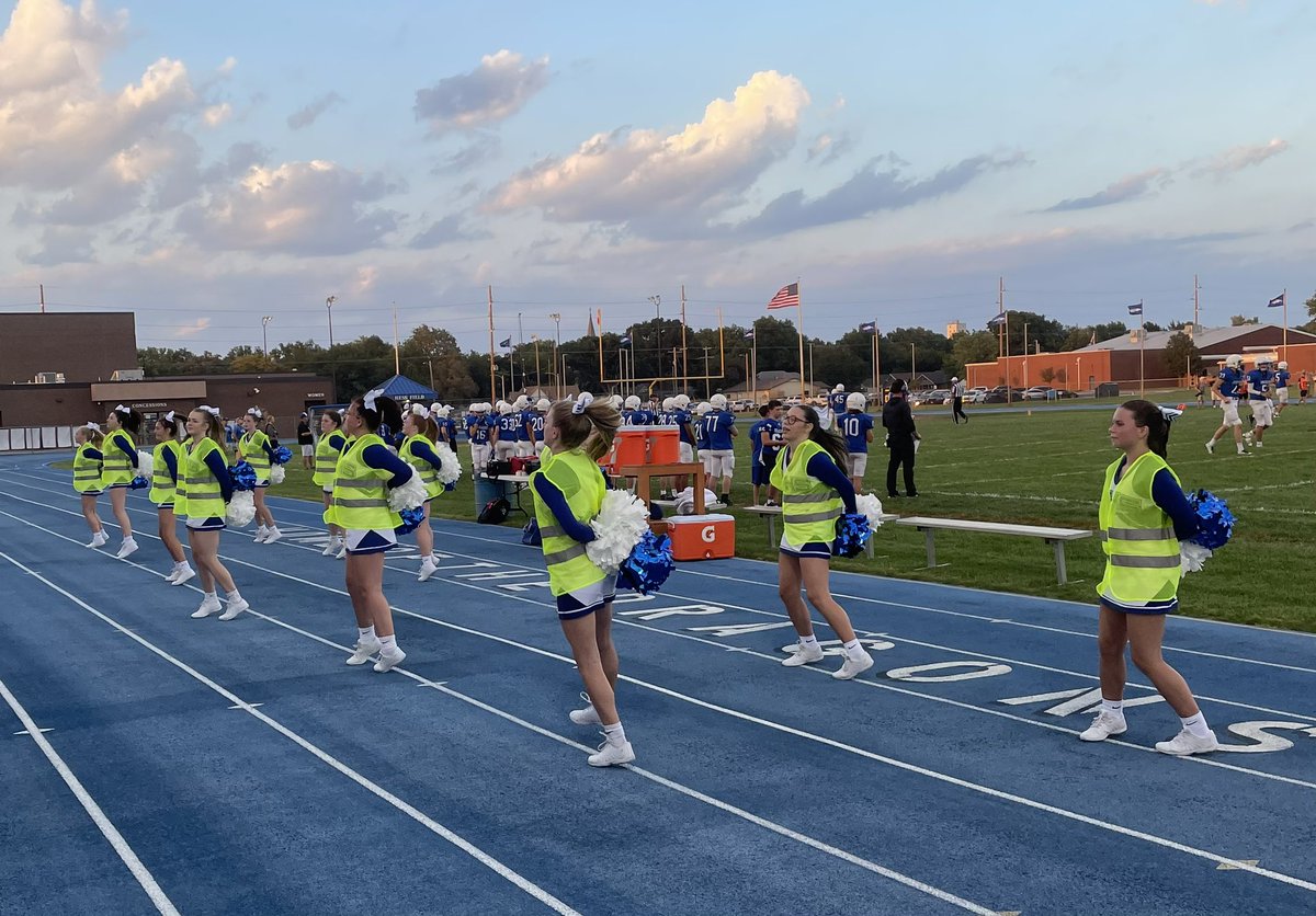 Isn’t it amazing how supportive our high schoolers are!?!💙💙#Usd440Proud