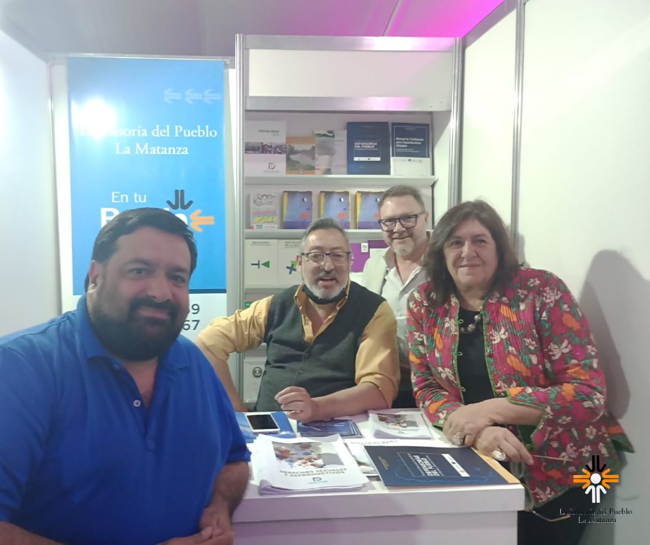 dpmatanza's tweet photo. Hoy el equipo de nuestra defensoría presente en el stand de la feria del libro "Primavera de libros" organizada por la municipalidad de La Matanza. https://t.co/gsWewunYv5