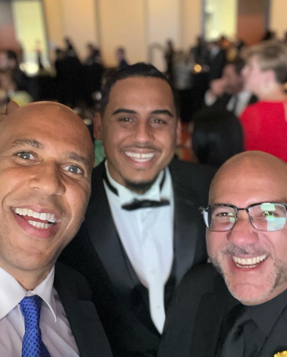 MannyCruz_MA's tweet photo. Finally met  @CoryBooker ! One of the most uplifting &amp; courageous public servants we have in the Senate. I have followed his inspiring career since he was Mayor of Newark &amp; I was just a kid with a dream to give back to my hometown. He wished me well in my new role as State Rep 🙌🏾 https://t.co/7EVUoE78cV