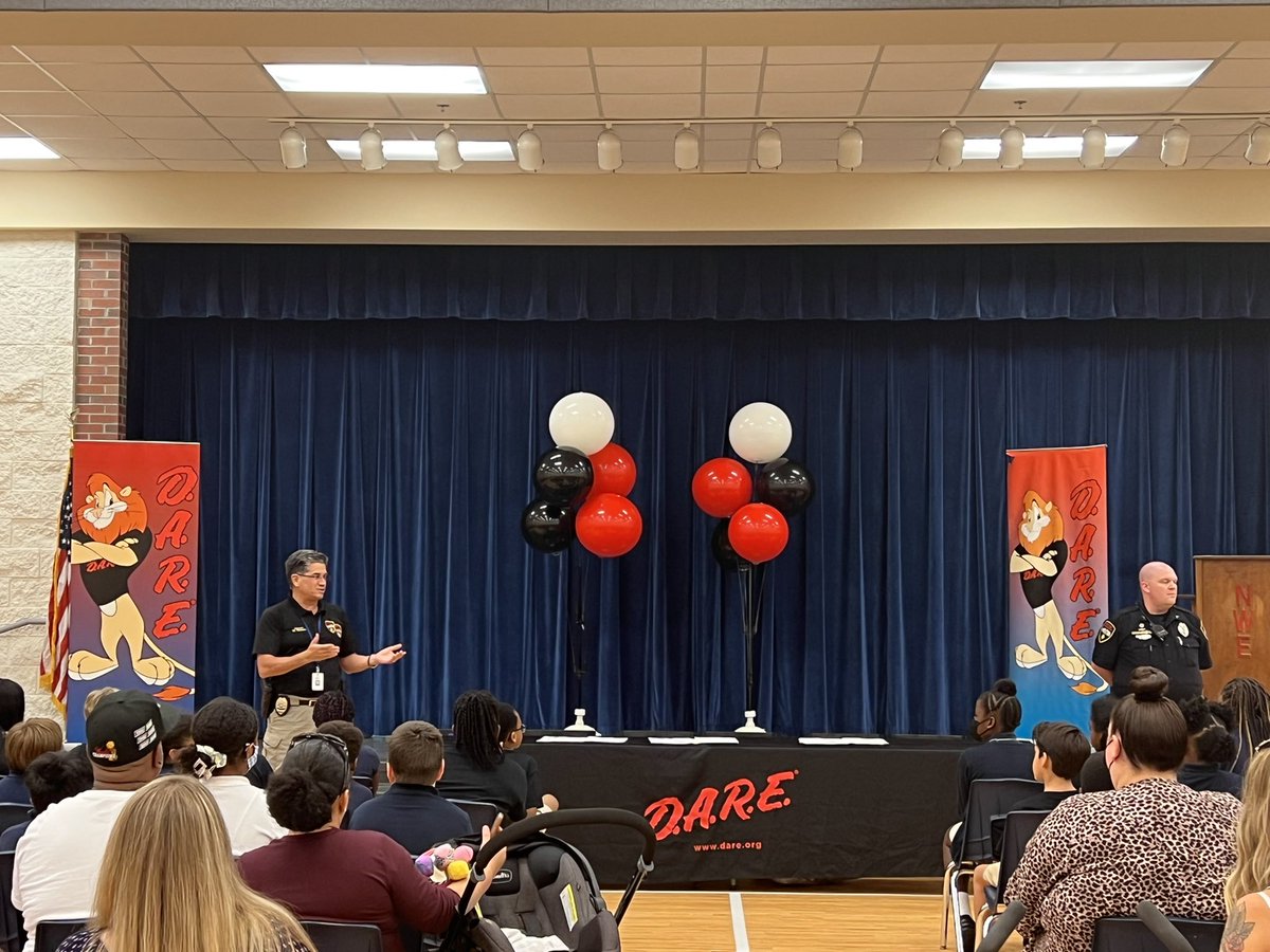 Congratulations to our 5th graders for graduating from the #DARE program! Our student learned so much over the past 9 weeks. Big shout out to our three top essay winners! Thank you Jacksonville Police Department for your support!