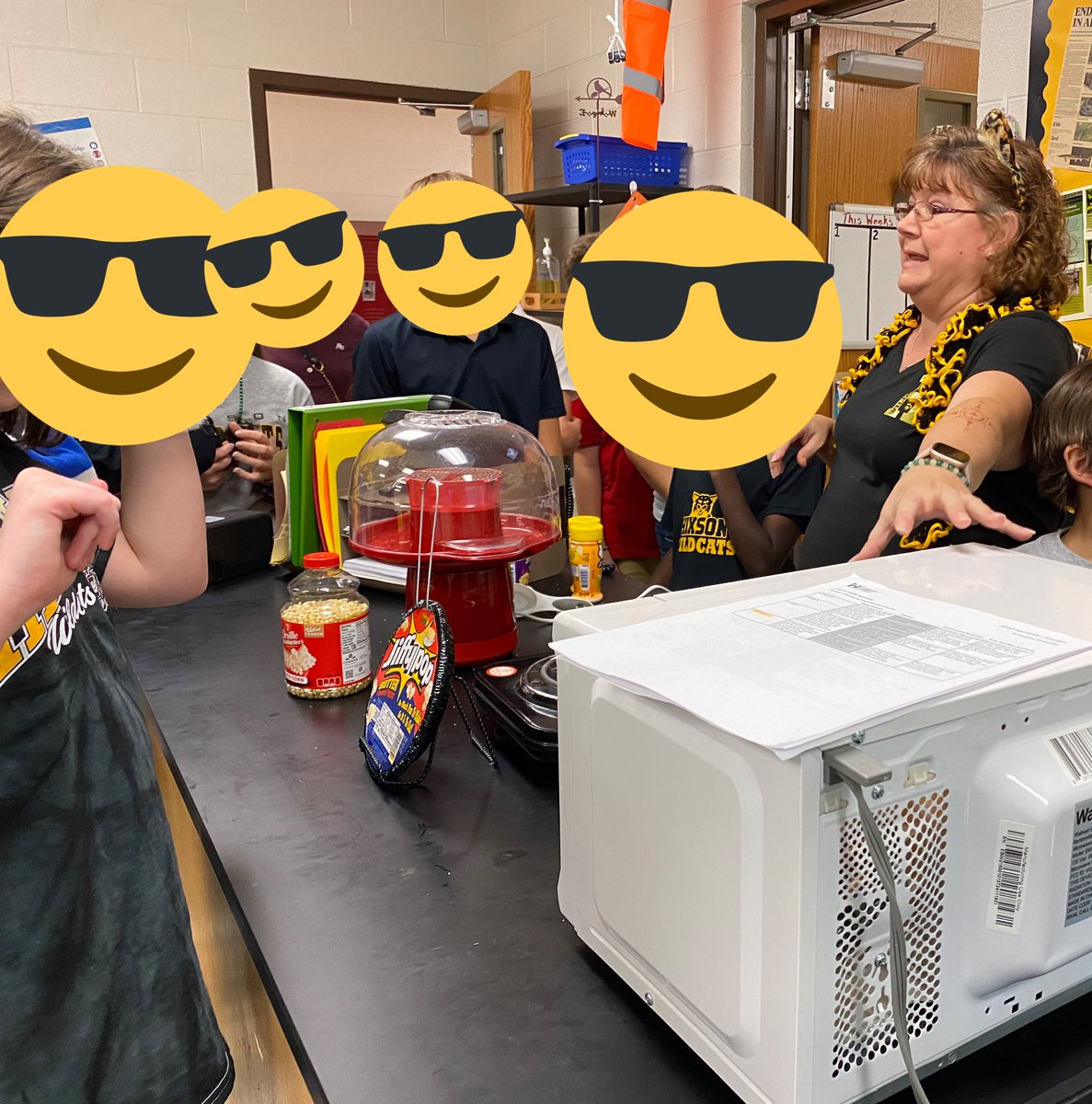 mrskbarbree's tweet image. Students observing different types of heat transfer in cooking popcorn this fine Friday. (Yes, I got to sample some 😎) #WildcatJOY #HCS_Science