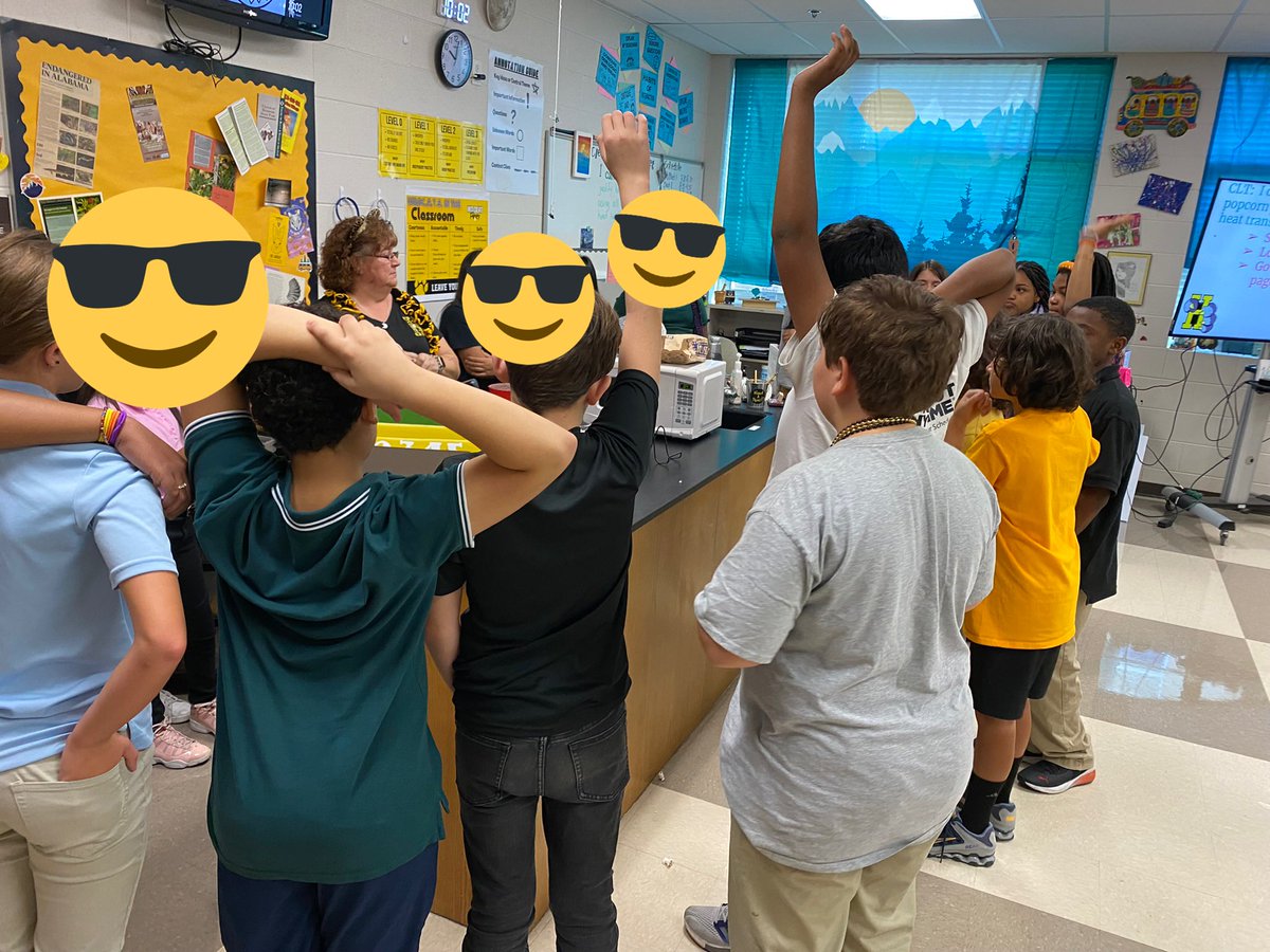 mrskbarbree's tweet image. Students observing different types of heat transfer in cooking popcorn this fine Friday. (Yes, I got to sample some 😎) #WildcatJOY #HCS_Science