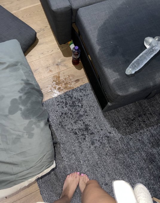 Watch kitty's leaked NSFW photo on TwXstars