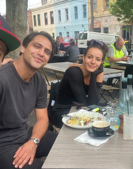 JuttaFreudig's tweet photo. #MusketeersEurope #LukePasqualino #lucaspasqualino #Maurizio 😍 and #Shantaram #CoActresses off #Set 😊 First one is unknown 😆🔥 but Luke posted the photo in his "Melbourne archives on film".... second one is #AntoniaDesplat #Karla , third one #RachelKamath #Parvati https://t.co/2roQrv0Zl4