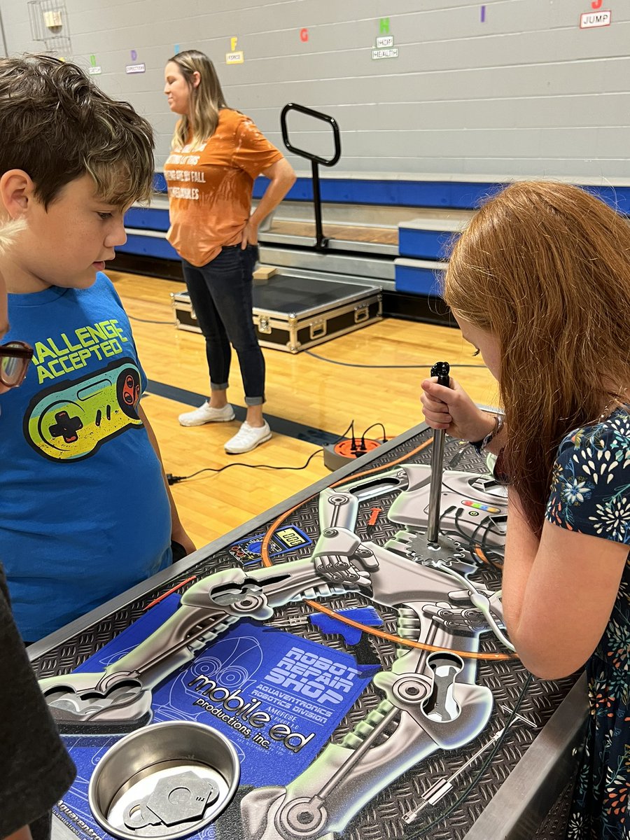 MichikaLinton's tweet photo. 5th grade had so much fun with the STEAM Arcade! Learning and playing at the same time is the best. @USD449 https://t.co/V7Ag3rpbZI
