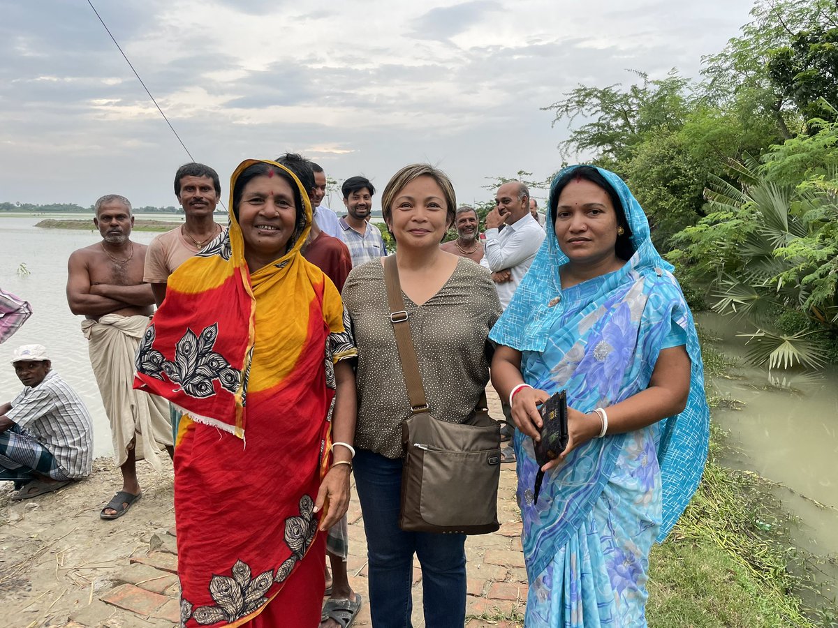 NayokaMartinez's tweet photo. In #Shyamnagar learning how villagers living close to the Sundarbans are adapting to a changing #climate. Here people know that livelihoods, agriculture, water management, #DRM are dependent on protecting and conserving nature. #ClimateAction @ForCnrs @IUCN @SwedeninBD https://t.co/21bYDc9eYO