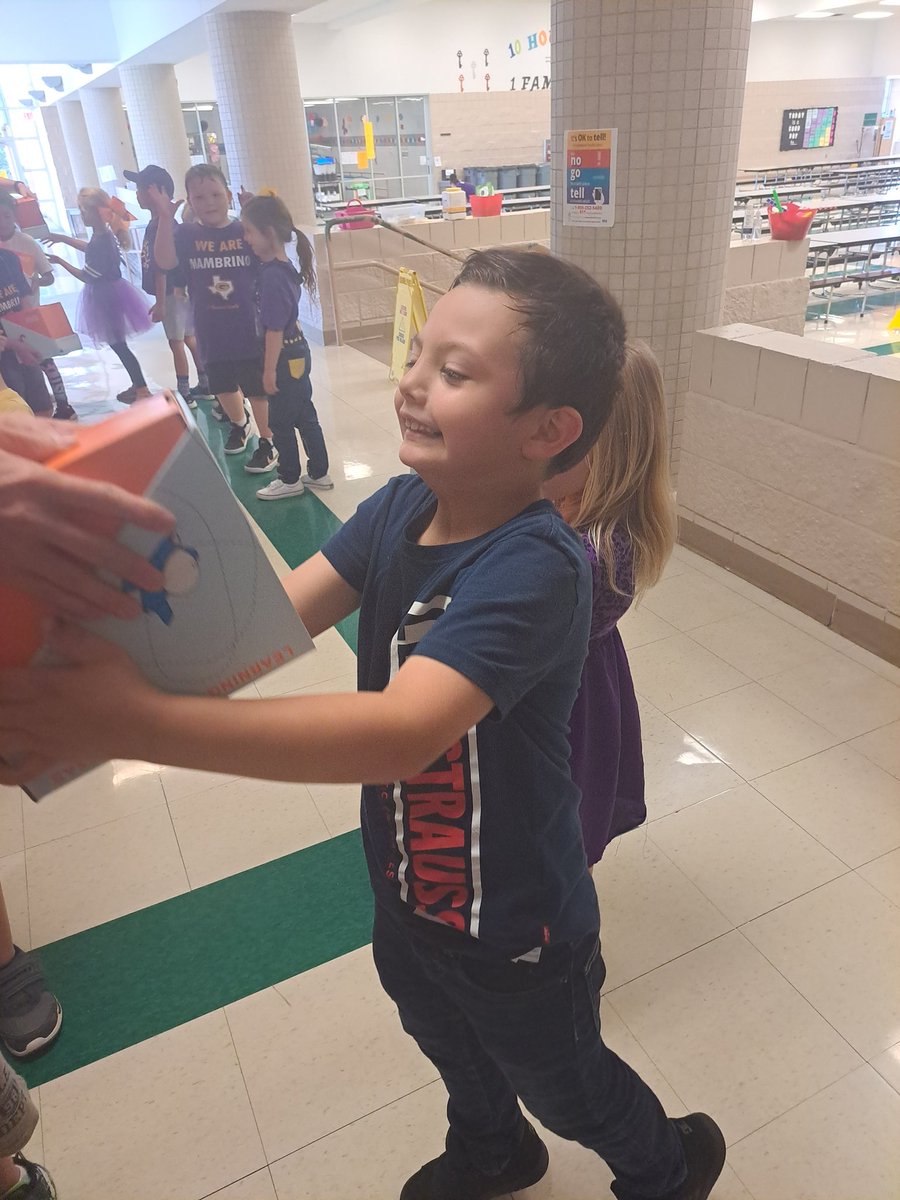 These kiddos were all smiles today when given their reading kits to keep at home! <a href="/mambrinosteam/">STEAM Academy at Mambrino</a> <a href="/granburyisd/">Granbury ISD</a>