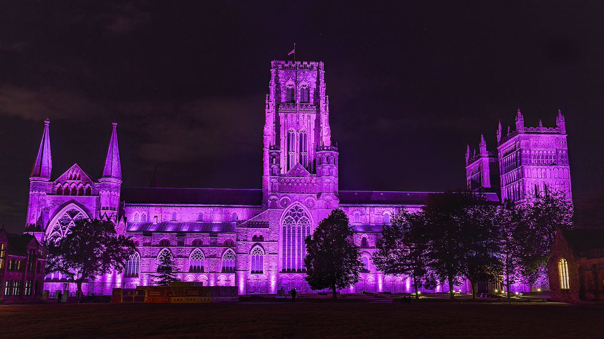 ChunAlan's tweet photo. Durham Cathedral lit up in purple as a tribute to Her Majesty Queen Elizabeth II #QueensTribute #LitUpInPurple #DurhamCathedral #CountyDurhamHour #NightPhotography https://t.co/mZY2PtD8J1