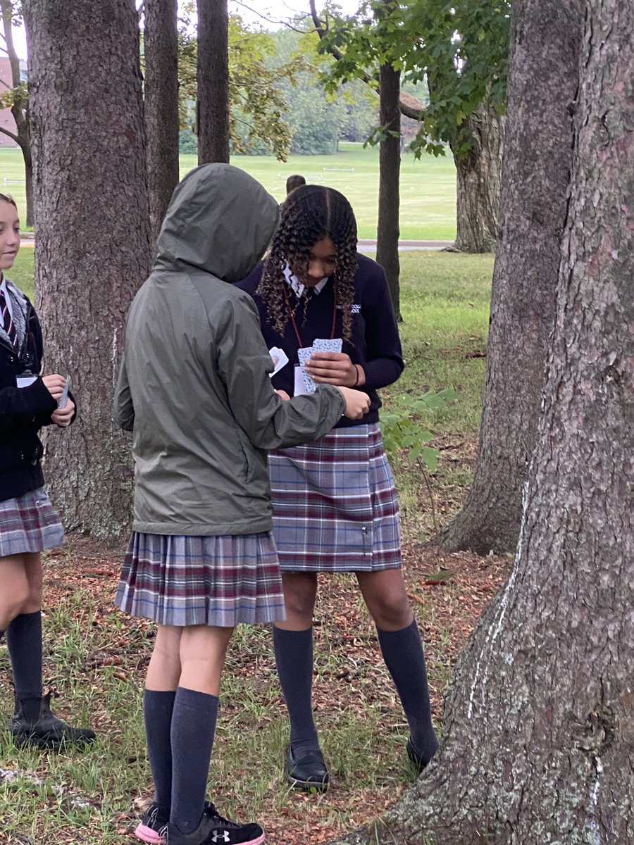 AlieElliott's tweet photo. @TCSBears Gr7’s play the predator game during #outdoorclassroom to learn more about ecosystems https://t.co/P4ExYe3vfl