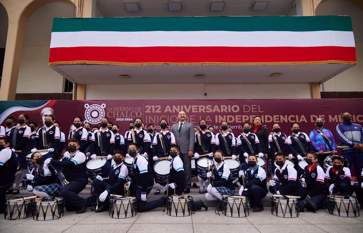 sec_0110's tweet photo. Participación de la banda de Guerra Halcones 0110 Luis G Urbina https://t.co/IQ7d5yqyom
