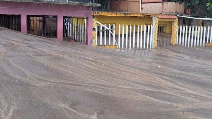 xeunoticias's tweet photo. Se inunda #Alvarado, #Veracruz

La información:  https://t.co/ZR5kpUHLV3 

#XEU #Noticias https://t.co/lTdS2iSrXa