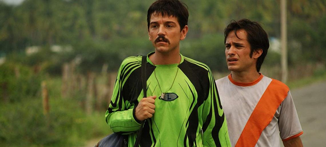 VI_DEPORTES's tweet photo. Cuenta la historia de dos hermanos: Beto y Tato, que en la búsqueda de cumplir su sueños, terminan enfrentándose entre si debido a la presión que hay en el mundo del futbol profesional; una comedia dramática que nos da una perspectiva diferente de la cima. https://t.co/1cdbgJ1FZb