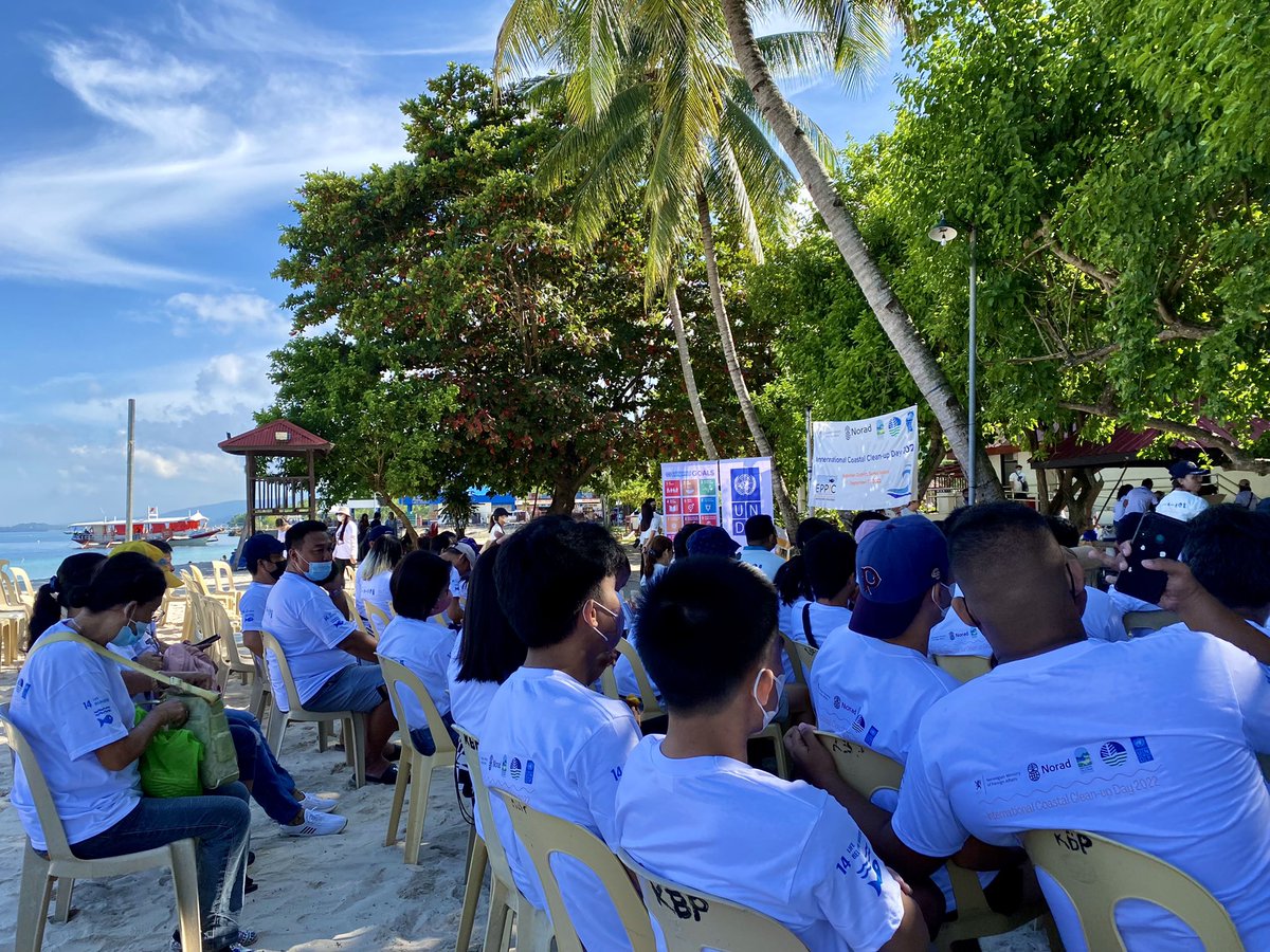 UNDPPH's tweet photo. 📣 Happy #InternationalCoastalCleanUpDay! 🏝🧹
Today, we are in 📍Samal Island with @DENR_EnviBureau, the #EPPICChallenge winners, and the local communities to mark this day in a joint clean-up activity along the coast of the 🇵🇭 Garden Island!
Do you practice #CLAYGO, too? https://t.co/8rN5m7pmTv
