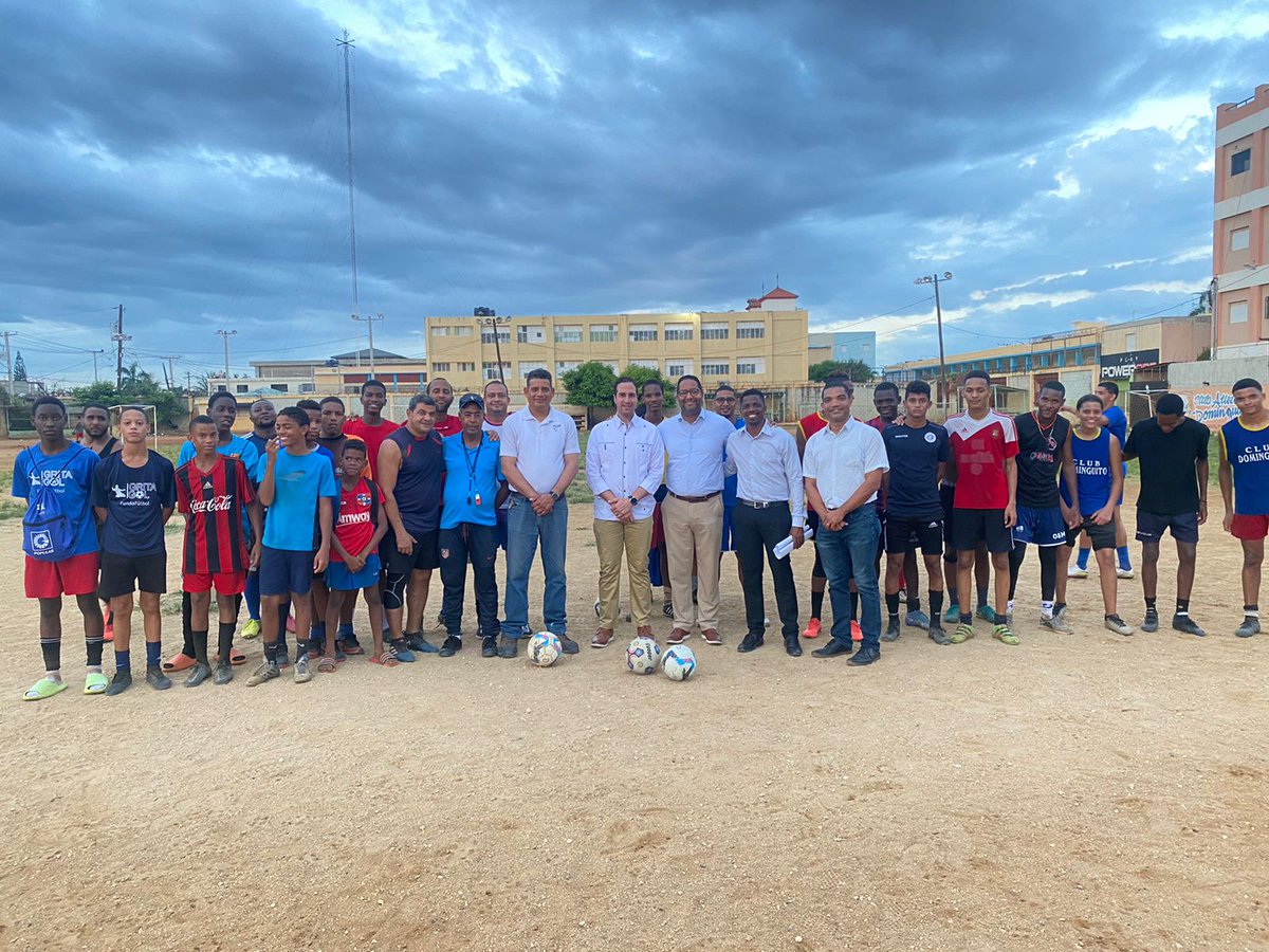 BennyMetz's tweet image. Fútbol en María Auxiliadora!
En el play Parroquia Oratorio, me reuní con directivos de fundación Salesianos Don Bosco, haciendo gestiones para que los niños y jóvenes puedan practicar fútbol y beisbol en mejores condiciones. 
 @comnafutbolrd
