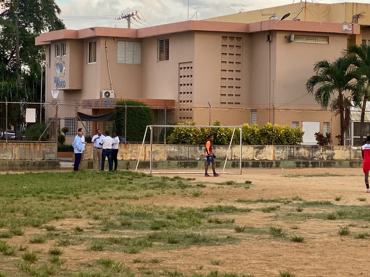 BennyMetz's tweet image. Fútbol en María Auxiliadora!
En el play Parroquia Oratorio, me reuní con directivos de fundación Salesianos Don Bosco, haciendo gestiones para que los niños y jóvenes puedan practicar fútbol y beisbol en mejores condiciones. 
 @comnafutbolrd