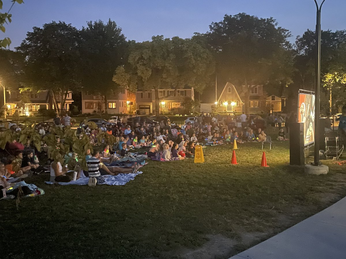 WauwatosaSTEM's tweet photo. Great night for a movie for Wilson and WSTEM! https://t.co/SuWA0Qw0bz