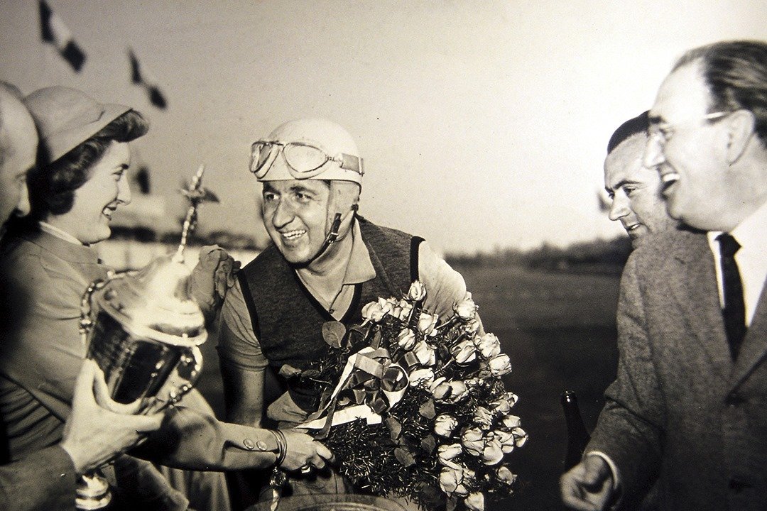 Daniel_Caamano's tweet photo. 1° vitoria de Alberto Ascari en Monza 🏆 🇮🇹
16 de Septiembre de 1951
Ferrari 375
#Ferrari #Monza #Ferrari375 #AlbertoAscari #ScuderiaFerrari #Ascari https://t.co/TkyATt8CJR