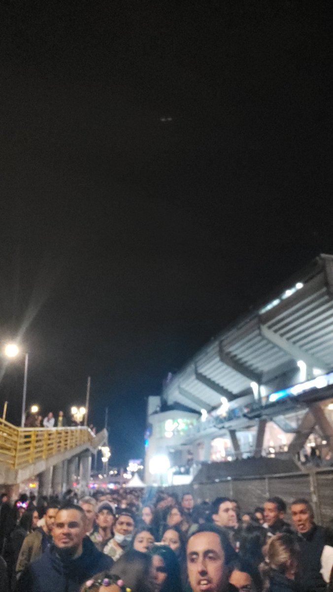 nakasanchez's tweet photo. Una de las peores logísticas #campin, el ingreso al concierto de @coldplay está un caos total... https://t.co/rNxkAQcSmt