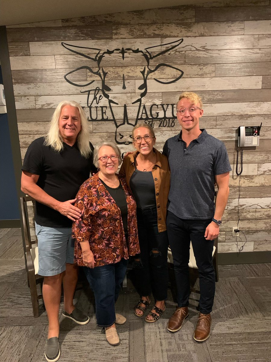 RachelLenger's tweet photo. HBD to my dad! He is truly the best. Twitter is the only social media he has so HI DAD HBD!!! @LengerScott 🥳👐🥳👐🥳 https://t.co/fpL8b9mqEW