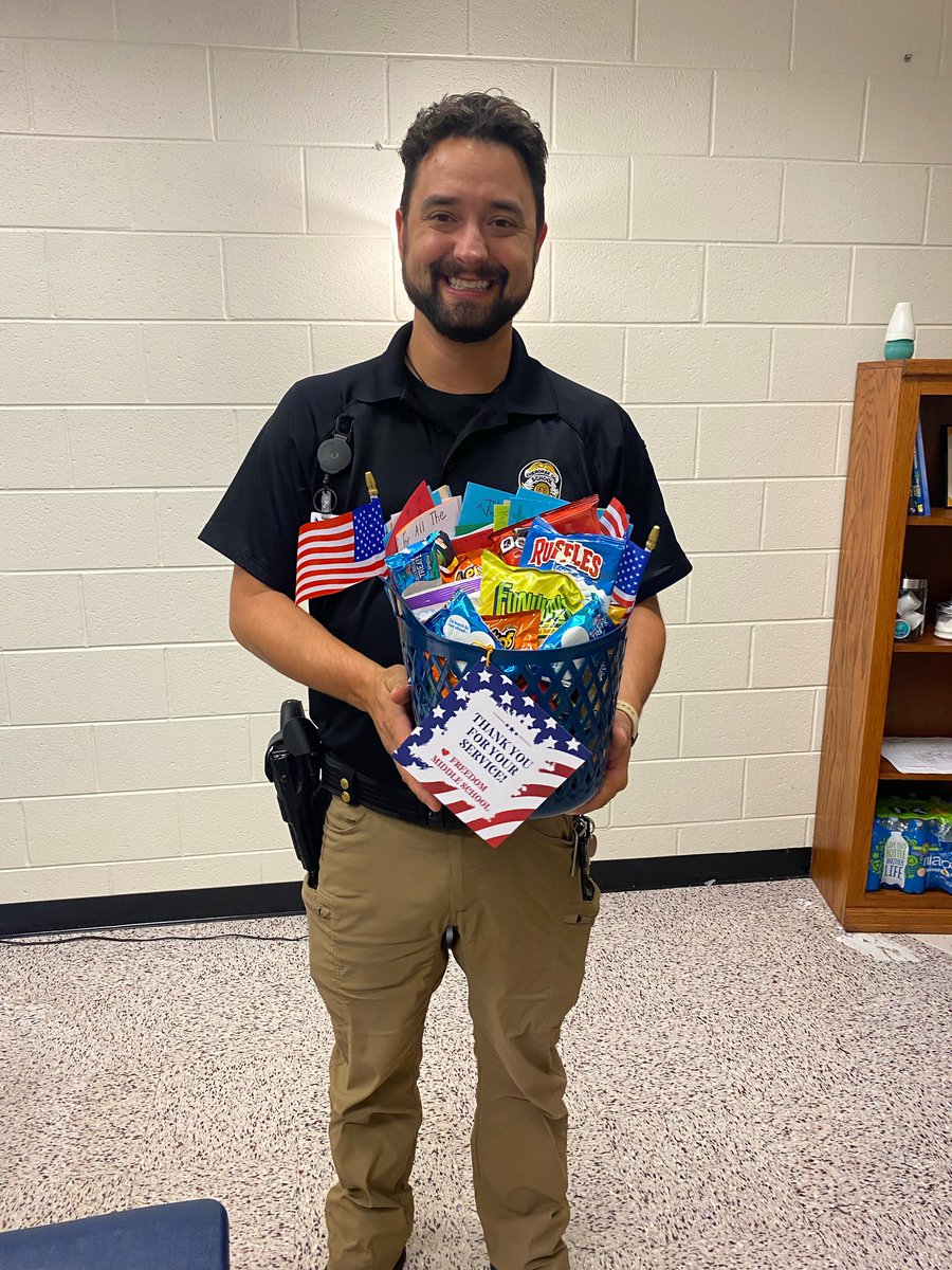 MrsLoden's tweet photo. Some of our snack baskets ready to deliver to our local first responders! ❤️🇺🇸💙 #firstresponders #thankyou #ccsdcares #middleschool #leadership @CherokeeSchools https://t.co/cUNShasskG